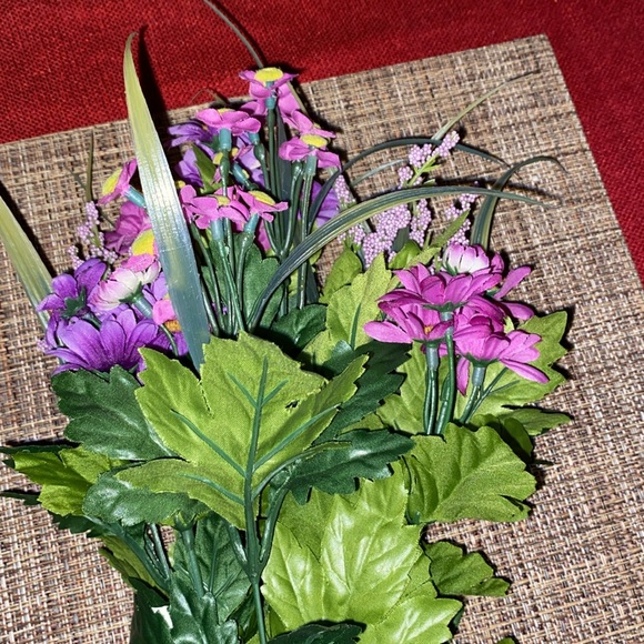 Set of 2 “simply spring” flower bushes. - Picture 7 of 9
